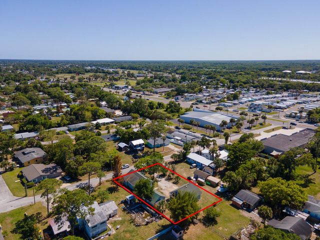 121 E PALM WAY, Edgewater, FL 32132