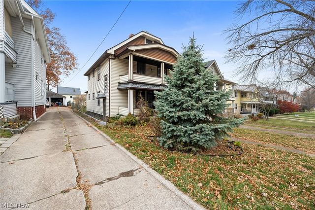 1646 Grace Avenue, Lakewood, OH 44107