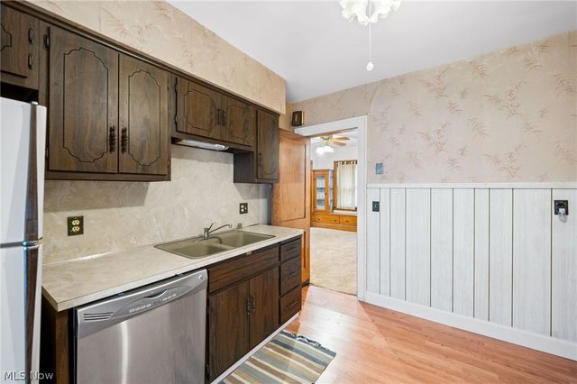 1646 Grace Avenue, Lakewood, OH 44107