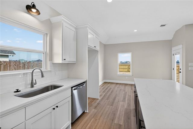 125 Turnrow Cove, Snook, TX 77878