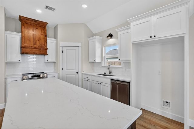 125 Turnrow Cove, Snook, TX 77878