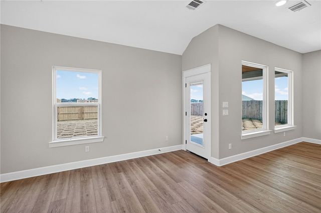 125 Turnrow Cove, Snook, TX 77878