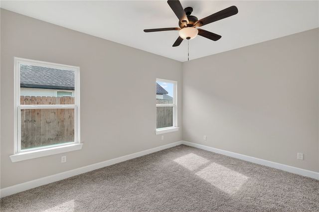 125 Turnrow Cove, Snook, TX 77878