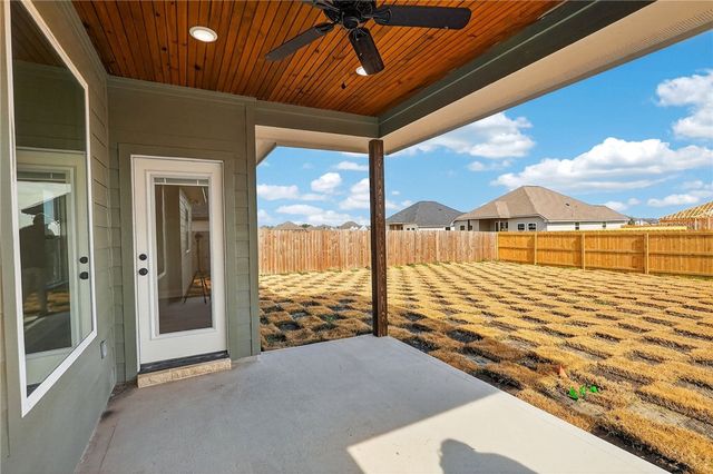 125 Turnrow Cove, Snook, TX 77878