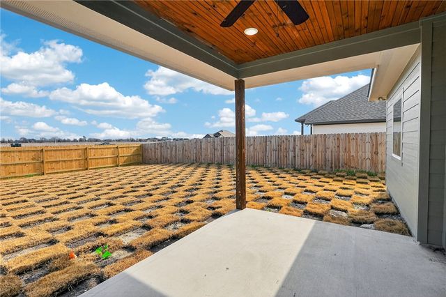 125 Turnrow Cove, Snook, TX 77878