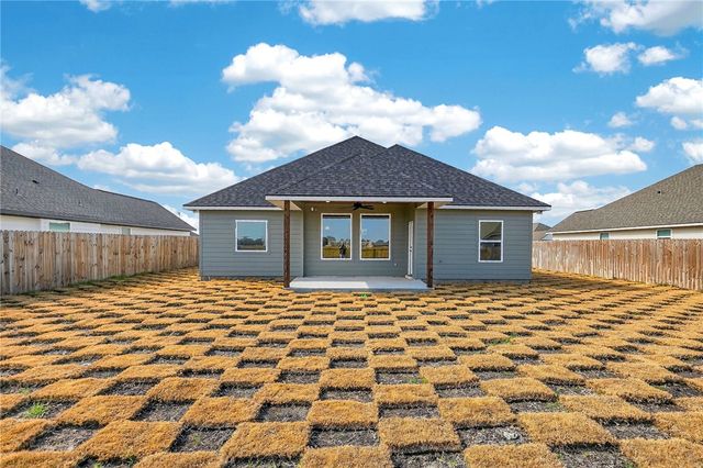 125 Turnrow Cove, Snook, TX 77878