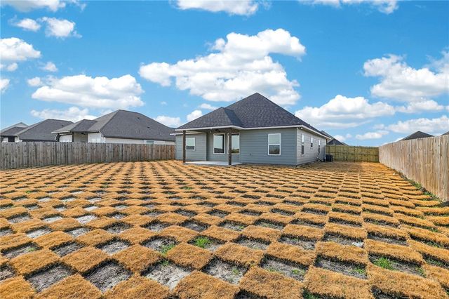 125 Turnrow Cove, Snook, TX 77878