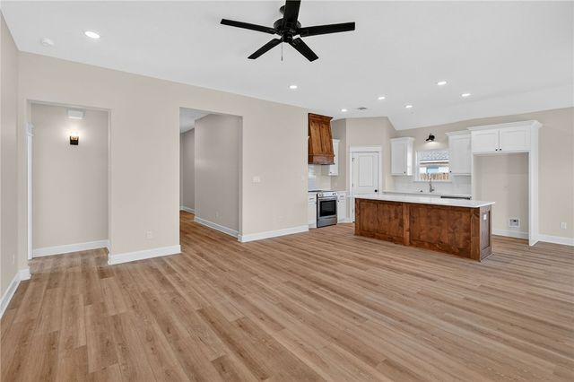 125 Turnrow Cove, Snook, TX 77878