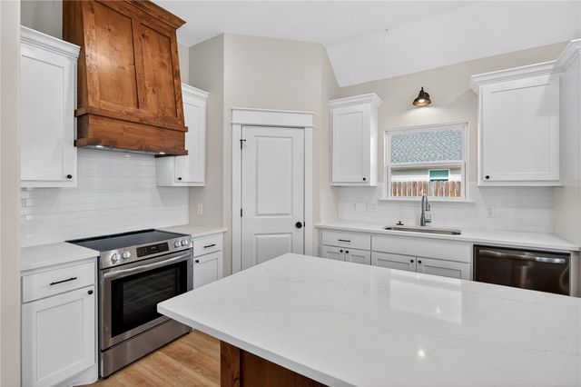 125 Turnrow Cove, Snook, TX 77878