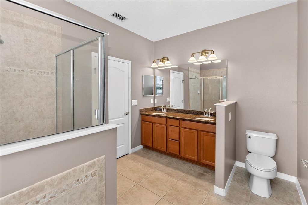 Image 11 of property listing at 14249 QUEENSIDE STREET, Orlando, FL 32824