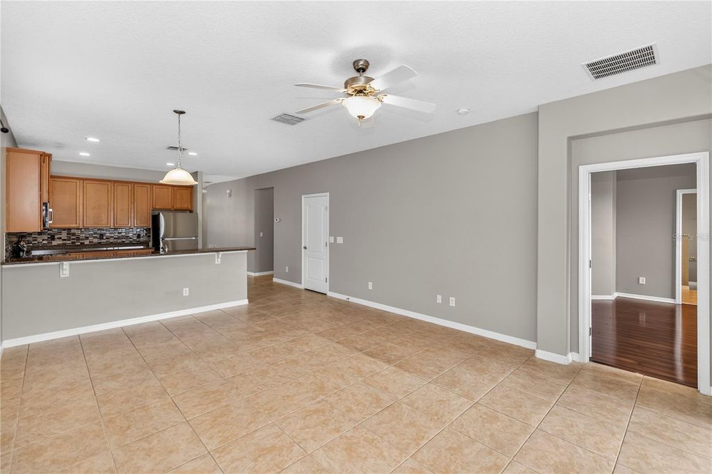 Image 6 of property listing at 14249 QUEENSIDE STREET, Orlando, FL 32824