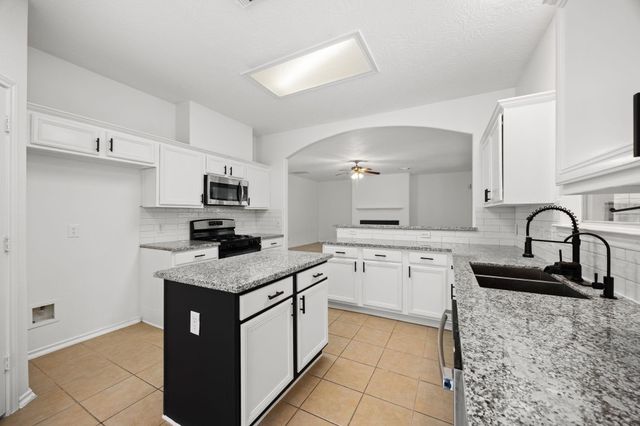 19226 Crescent Pass Drive, Tomball, TX 77375