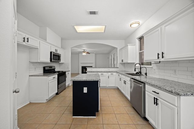 19226 Crescent Pass Drive, Tomball, TX 77375