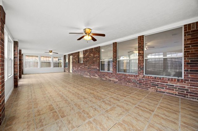 19226 Crescent Pass Drive, Tomball, TX 77375