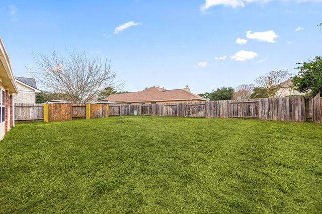 19226 Crescent Pass Drive, Tomball, TX 77375