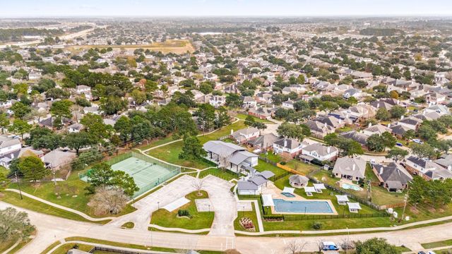 19226 Crescent Pass Drive, Tomball, TX 77375