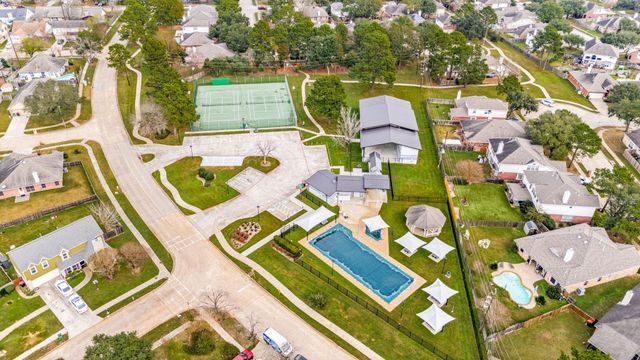 19226 Crescent Pass Drive, Tomball, TX 77375