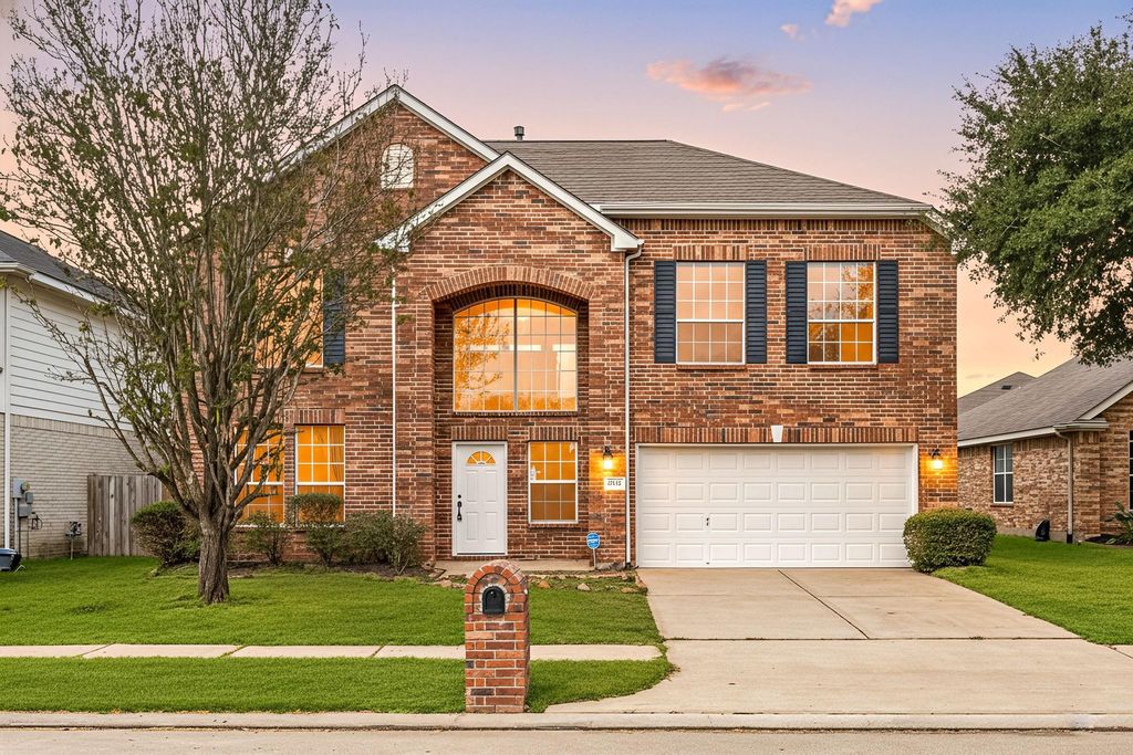 19226 Crescent Pass Drive, Tomball, TX 77375
