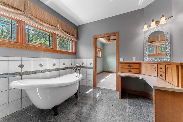 3940 SUNNYVIEW ROAD, De Pere, WI 54115