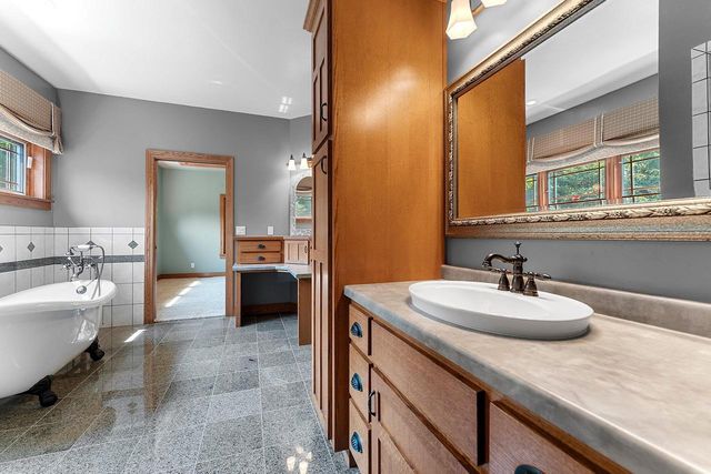 3940 SUNNYVIEW ROAD, De Pere, WI 54115