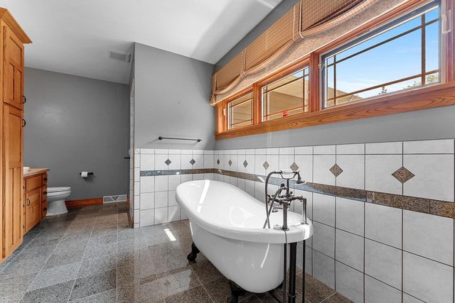 3940 SUNNYVIEW ROAD, De Pere, WI 54115