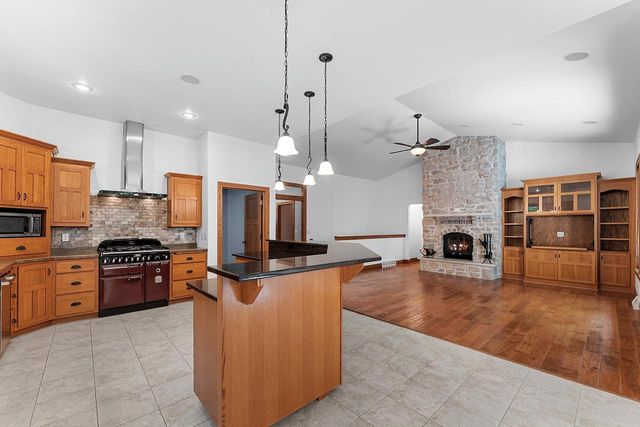 3940 SUNNYVIEW ROAD, De Pere, WI 54115