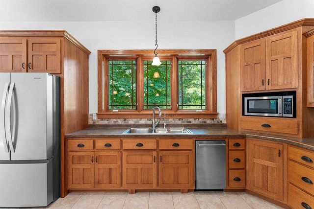 3940 SUNNYVIEW ROAD, De Pere, WI 54115