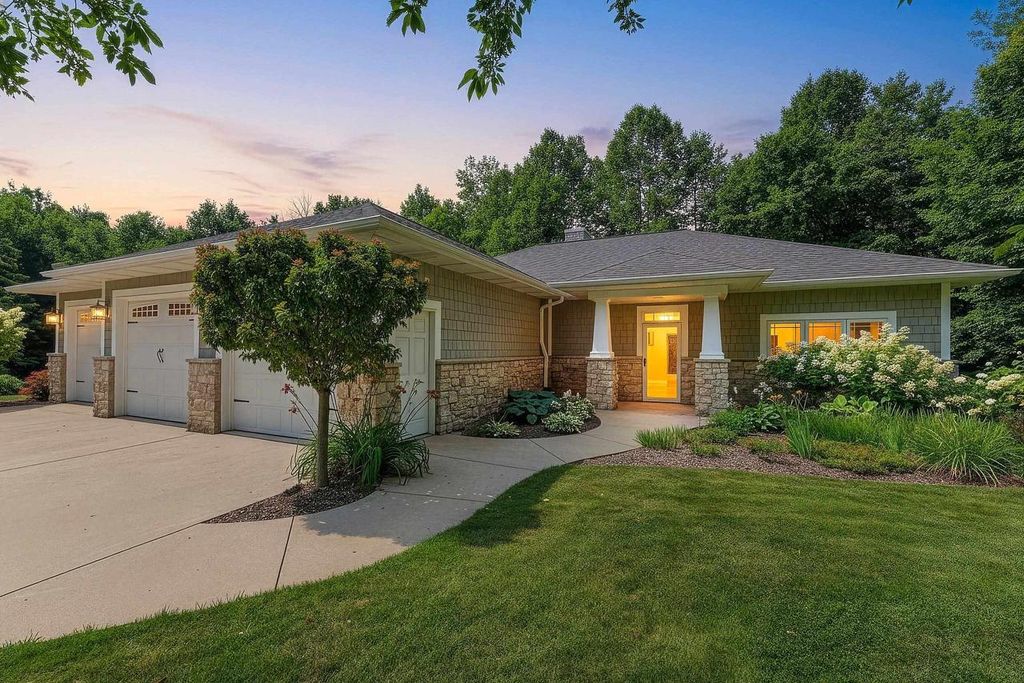 3940 SUNNYVIEW ROAD, De Pere, WI 54115