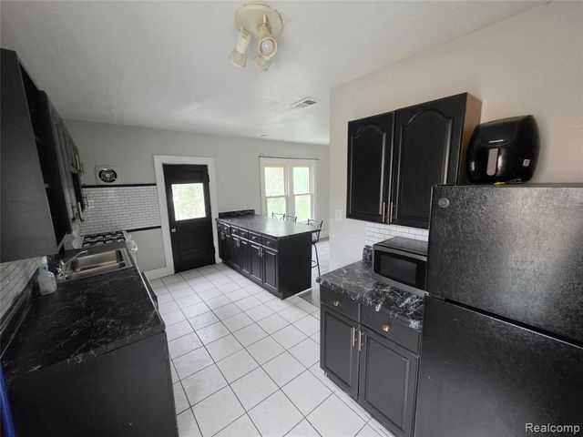 5124 UPPER Williamson Street, Dearborn, MI 48126