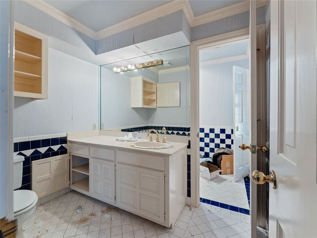 1809 Burton Hill Road, Fort Worth, TX 76107