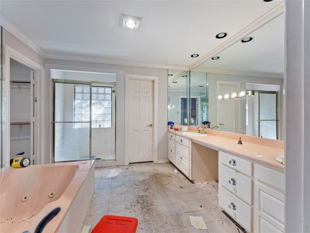 1809 Burton Hill Road, Fort Worth, TX 76107