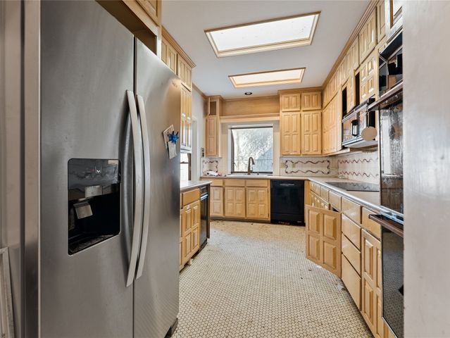 1809 Burton Hill Road, Fort Worth, TX 76107