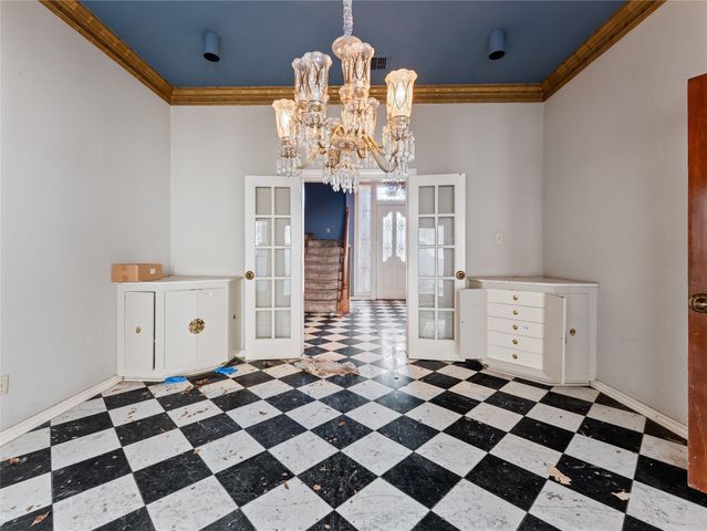 1809 Burton Hill Road, Fort Worth, TX 76107