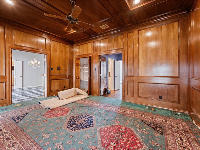 1809 Burton Hill Road, Fort Worth, TX 76107