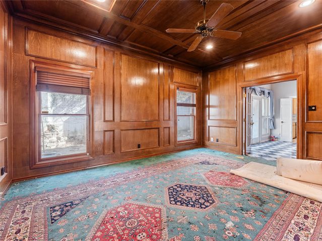 1809 Burton Hill Road, Fort Worth, TX 76107