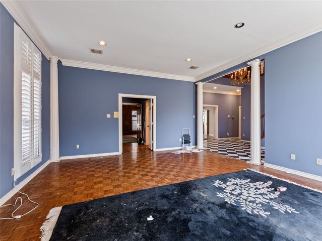 1809 Burton Hill Road, Fort Worth, TX 76107