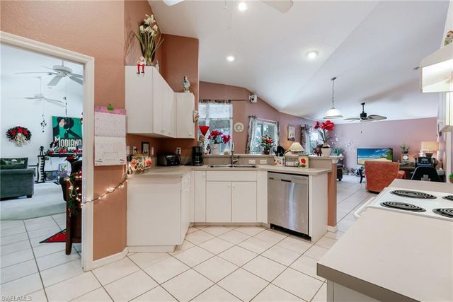 126 SE 16th TER, Cape Coral, FL 33990