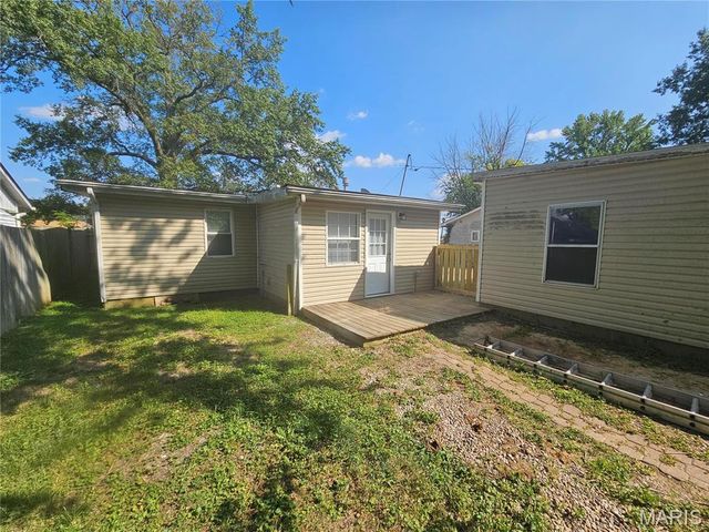 939 Green Mount Lane, Belleville, IL 62269