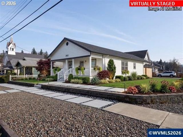 302 JERSEY St, Silverton, OR 97381