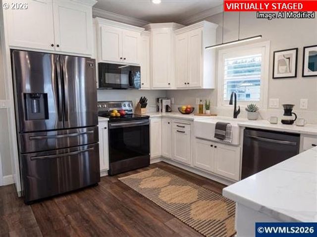 302 JERSEY St, Silverton, OR 97381