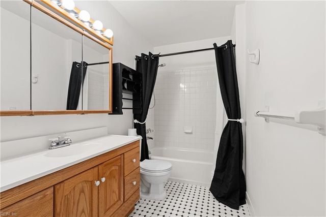 472 Carnegie RD, Virginia Beach, VA 23452