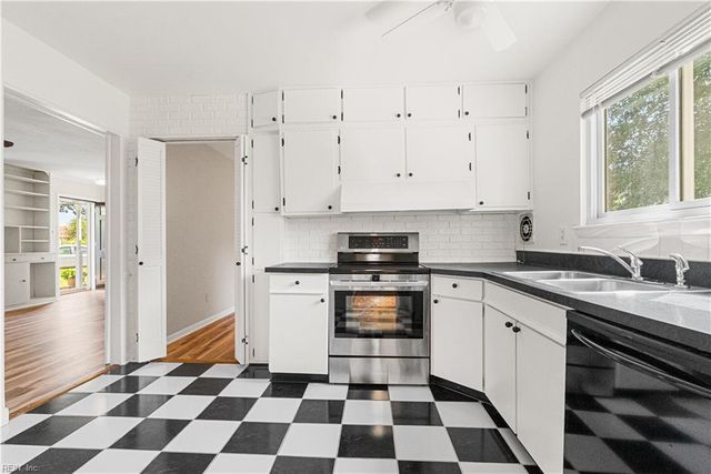 472 Carnegie RD, Virginia Beach, VA 23452