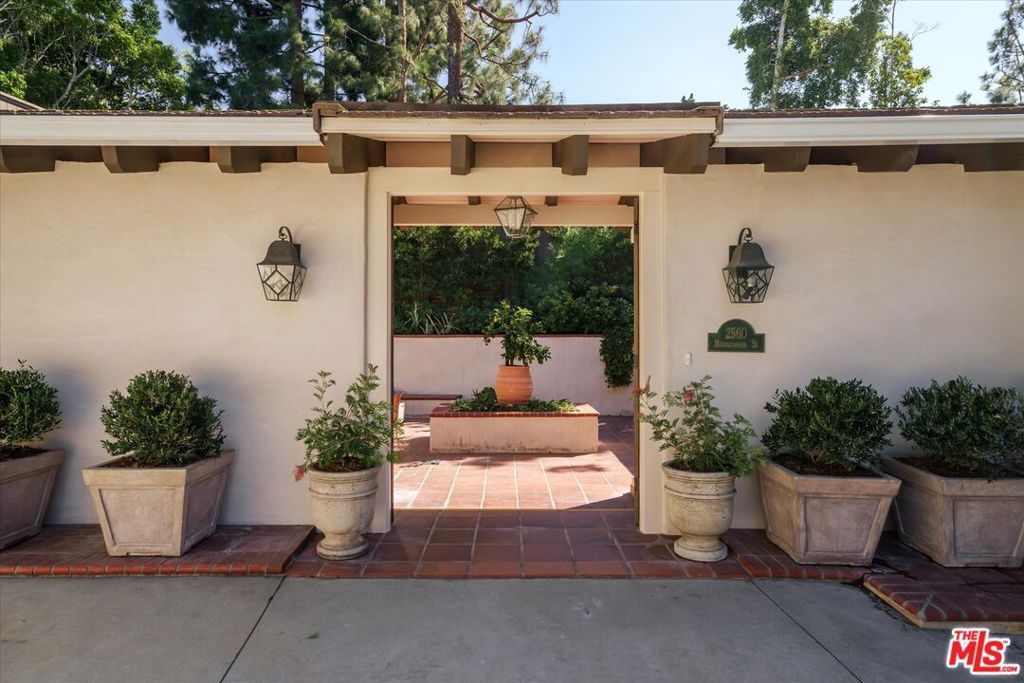 2560 Micheltorena Street, Los Angeles, CA 90039 — photo 3
