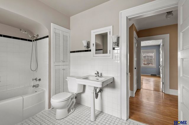 2301 S 19th Street, Lincoln, NE 68502