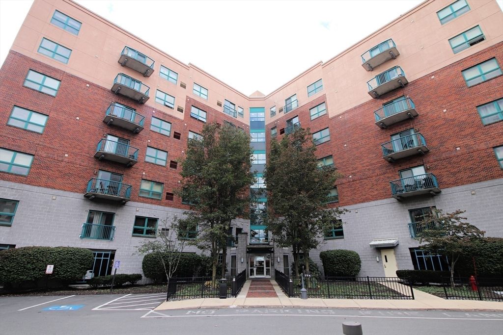 175 Cottage St 501, Chelsea, MA 02150