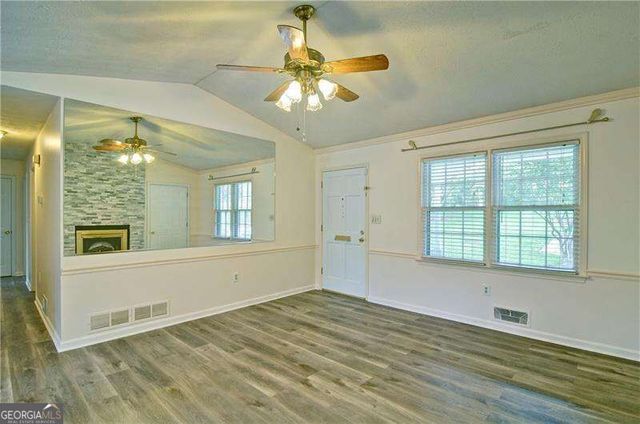 6428 Paradise Point Road, Flowery Branch, GA 30542