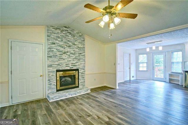 6428 Paradise Point Road, Flowery Branch, GA 30542