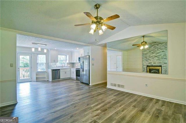 6428 Paradise Point Road, Flowery Branch, GA 30542