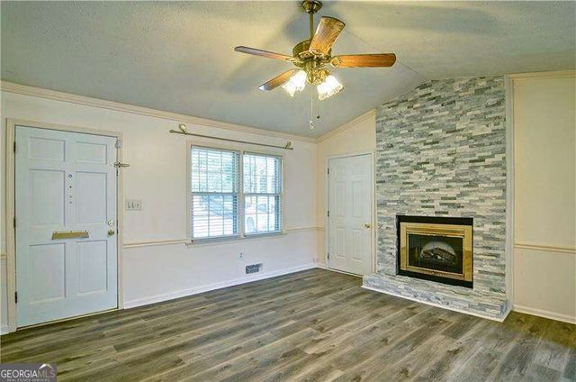 6428 Paradise Point Road, Flowery Branch, GA 30542