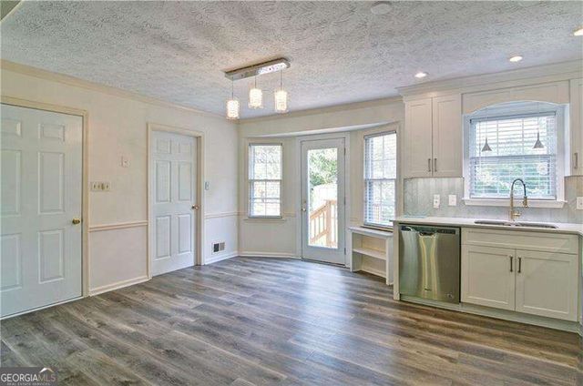 6428 Paradise Point Road, Flowery Branch, GA 30542